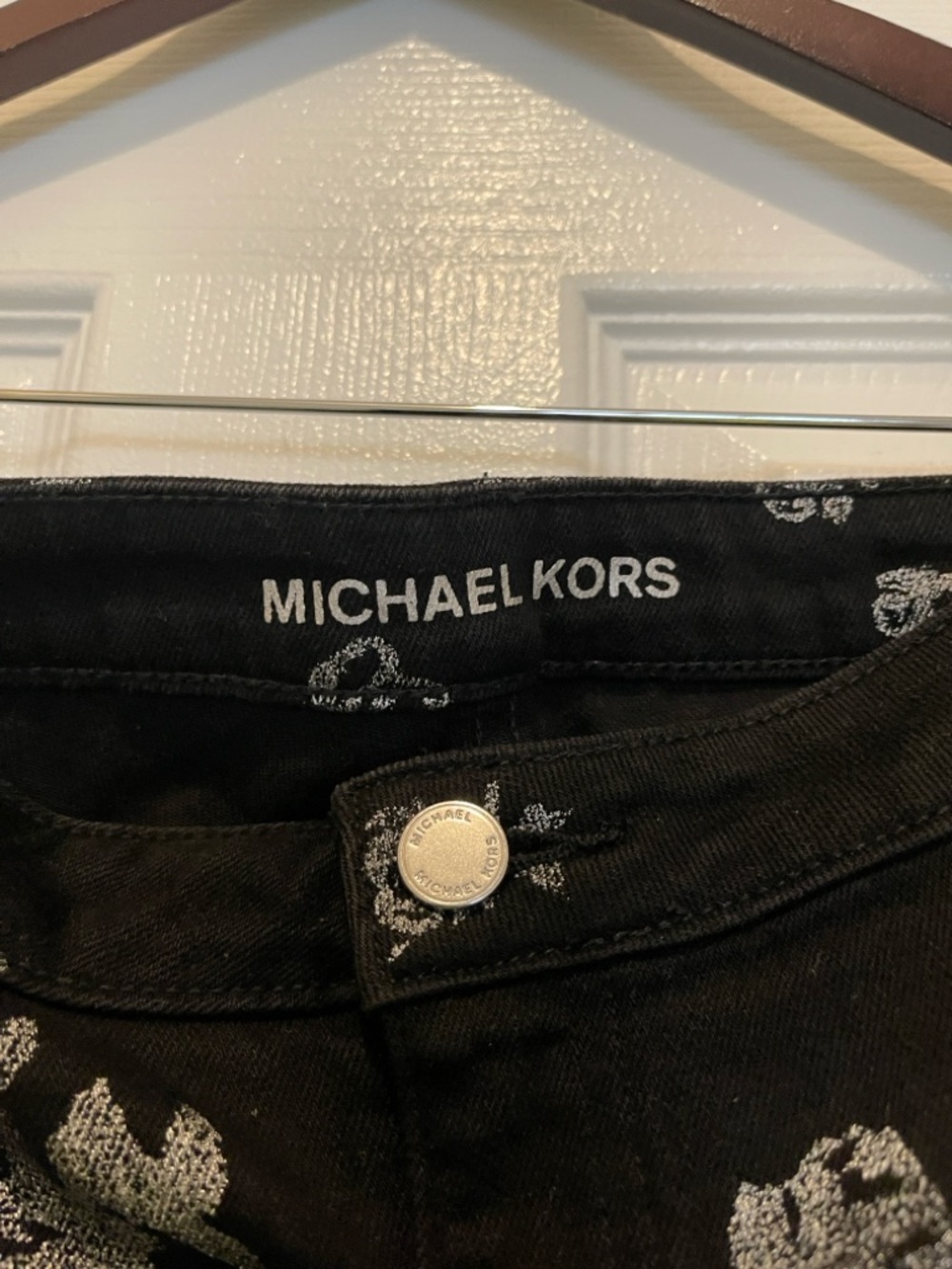 Michael Kors Izzy Black Floral Print Skinny Jeans - Picture 4 of 7